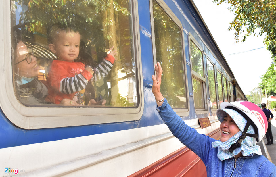 Nước mắt ngày chia ly sau kỳ nghỉ Tết